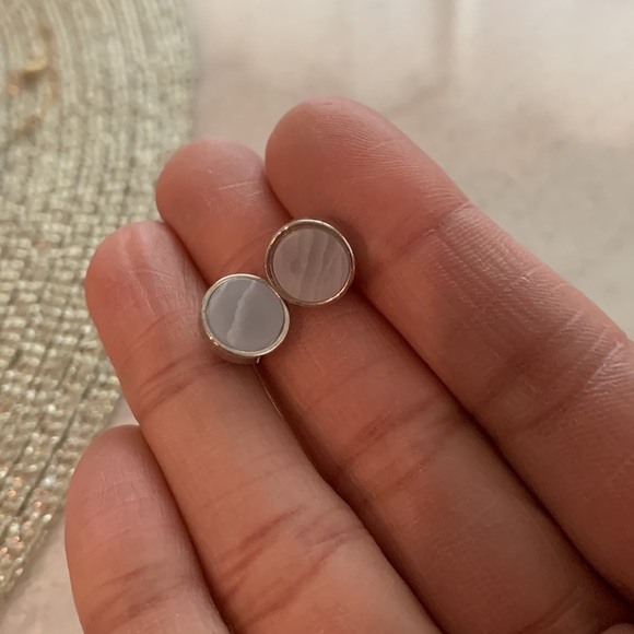 Silver studs - Picture 2 of 2